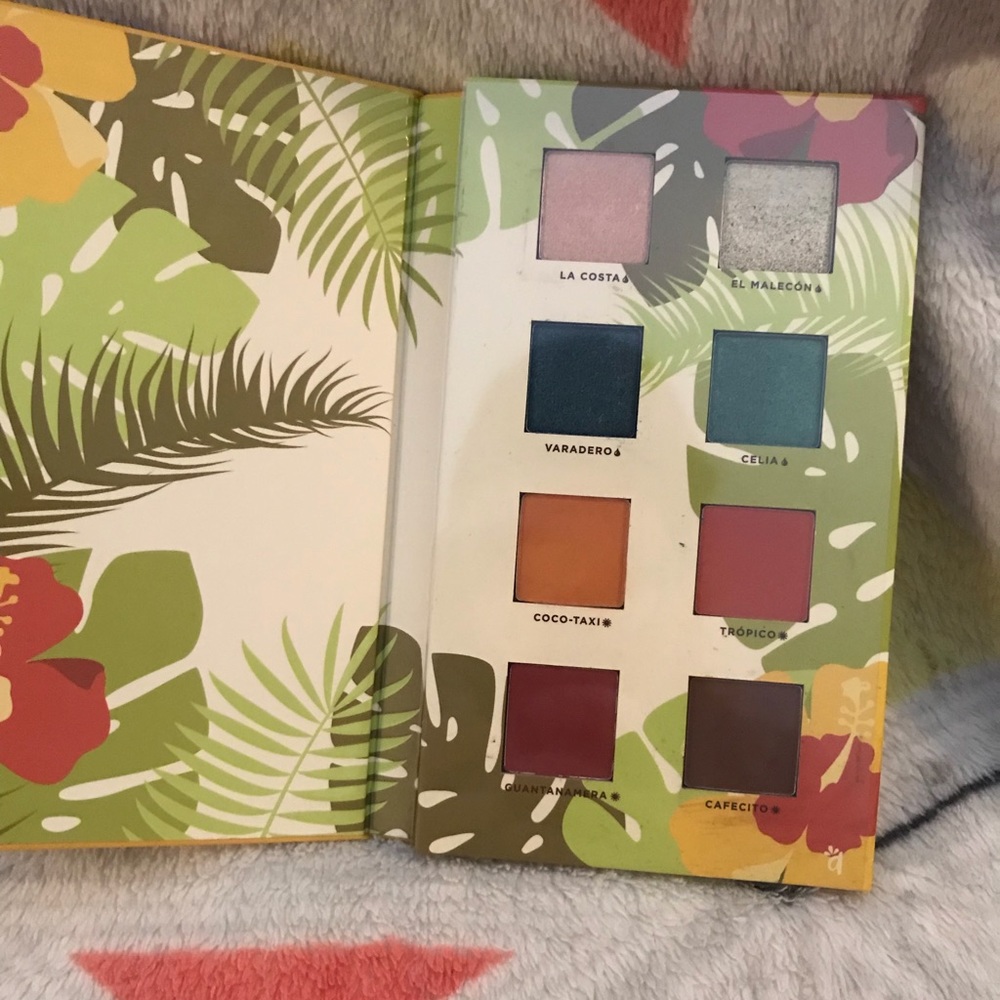 Alamar cosmetics eye shadow palette